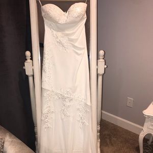Strapless wedding dress